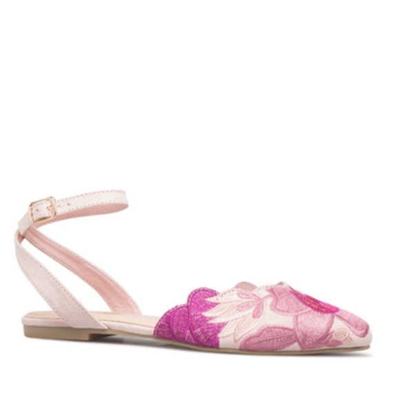 Shoe Dazzle Shoes - {SHOE DAZZLE} Blush Pointed Toe Flat sz. 7.5